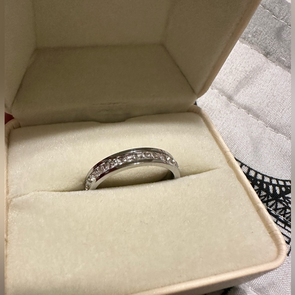 Very cute silver moissanite diamond band size 9